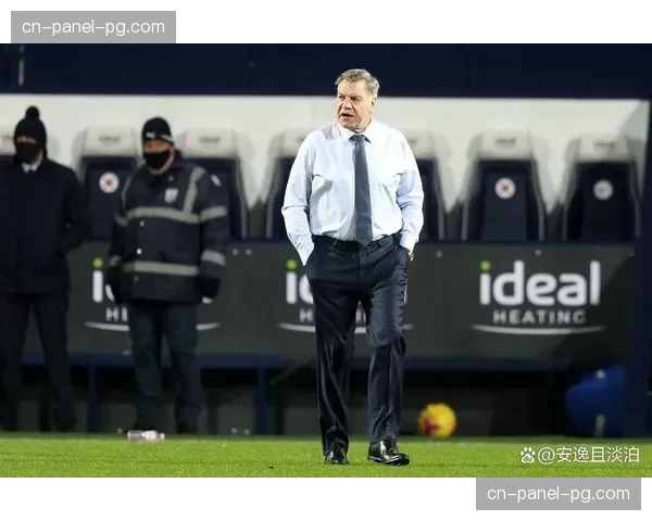 特写：看台上孤独的滕哈格，曼联欧冠出局后的沉思瞬间